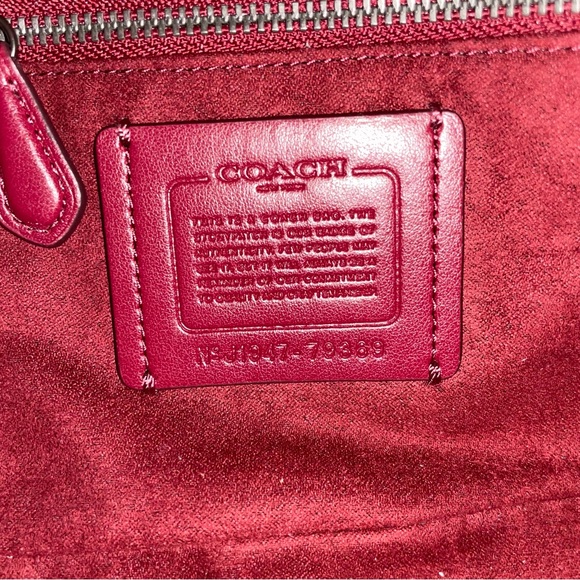 Coach Camera 16 with wallet and keychain EUC - Picture 3 of 15